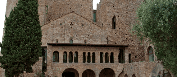 La ruta románica de Cataluña-monasterio benidictino sant Feliu de Guíxols Intripid